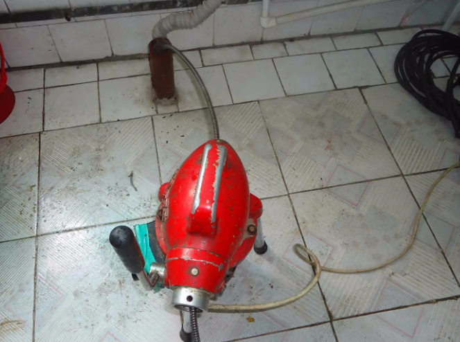 鹰手营子矿下水道疏通