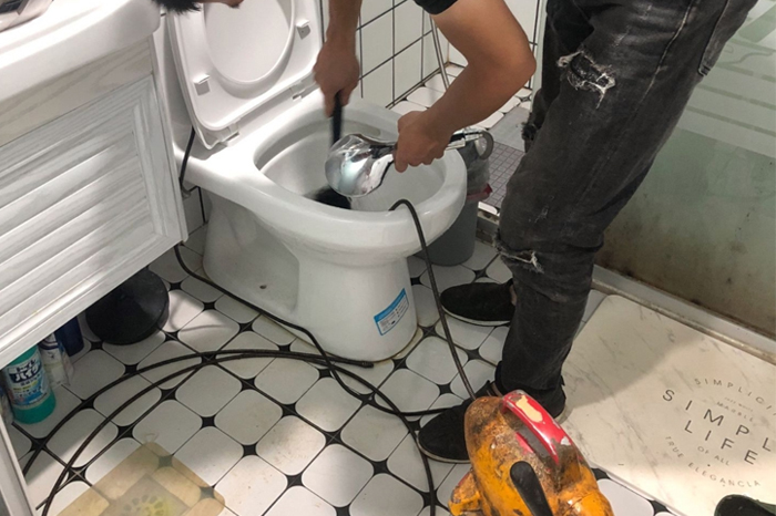 鹰手营子矿马桶堵塞自己疏通还是找师傅?专业上门服务让你省时更省心